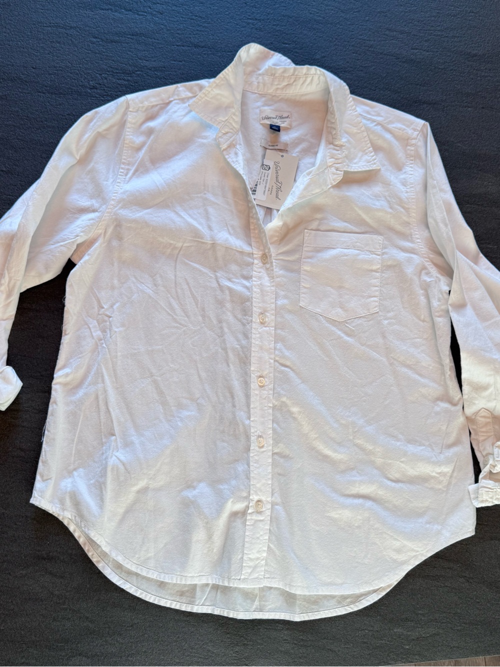 Universal Thread Classic White Women’s Button-Down Shirt - Classic Fit Sz L